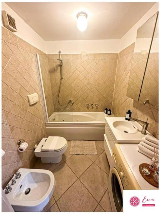 Eva Le Residenze Apartment Marco Simone Bagian luar foto