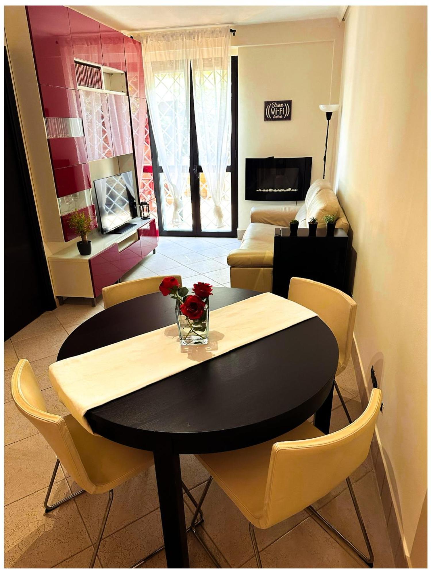 Eva Le Residenze Apartment Marco Simone Bagian luar foto